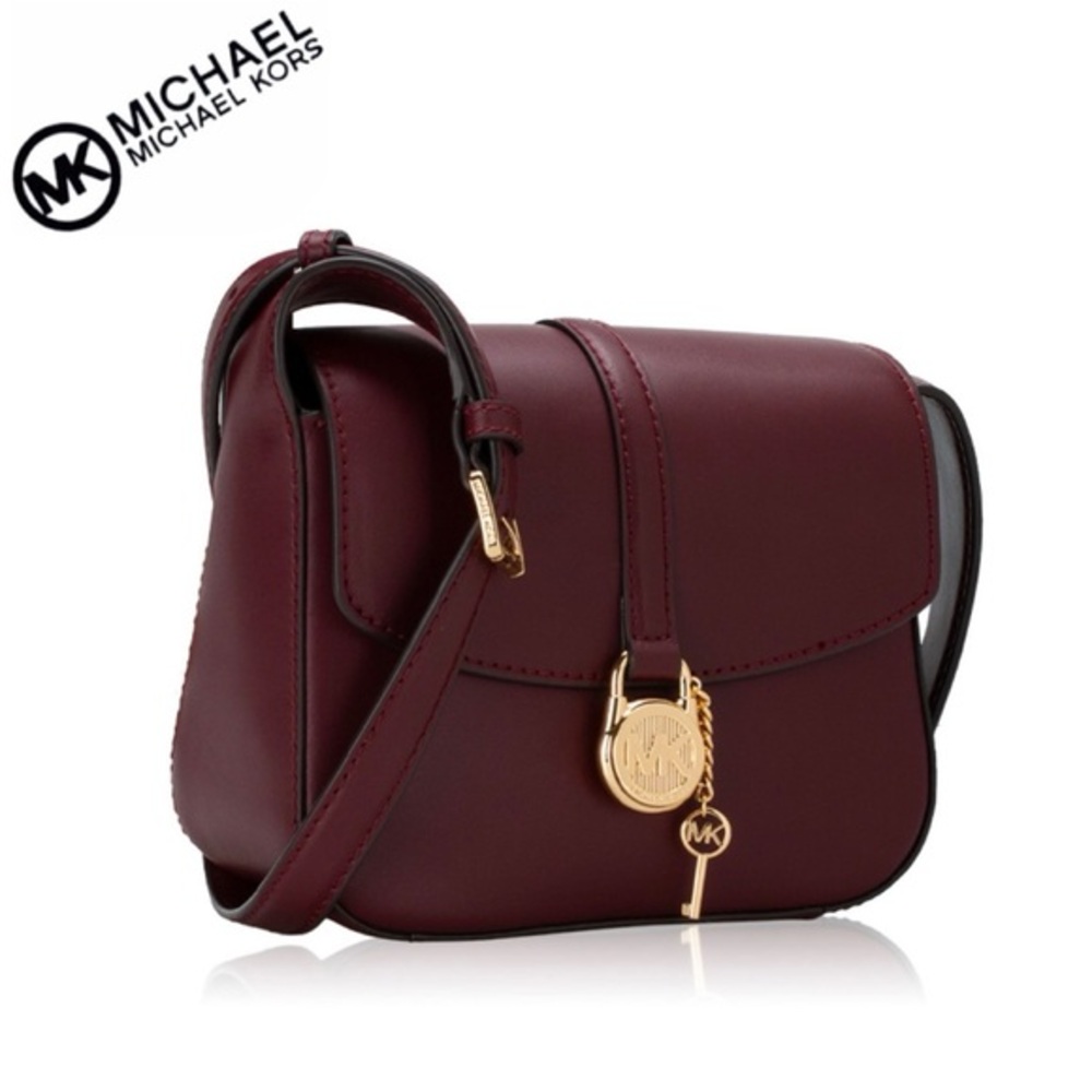 NWT MICHAEL MICHAEL KORS
Lyra Leather Small Flap‎ Crossbody Oxblood
